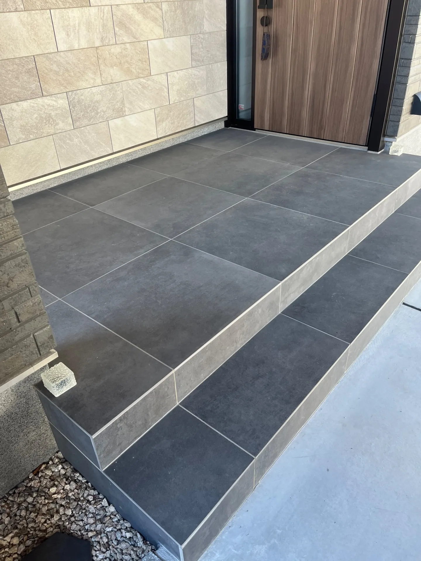 佐賀県 伊万里市 新築 玄関 600角タイル